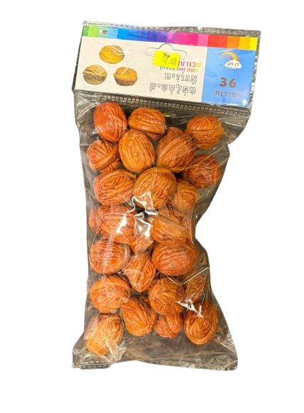 אגוזים מפלסטיק